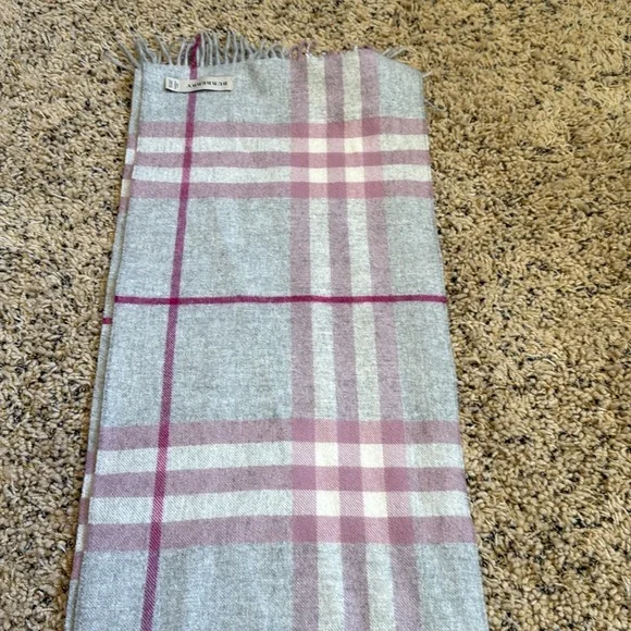 Burberry Gray and Pink Plaid Cashmere scarf - Picture 5 of 6